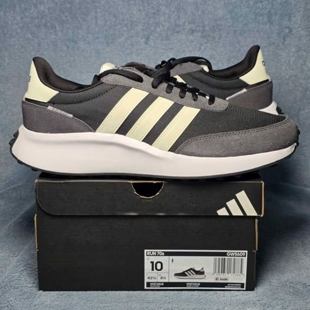 Adidas RUN 70s Sneakers Womens US 10 or Mens US 9
